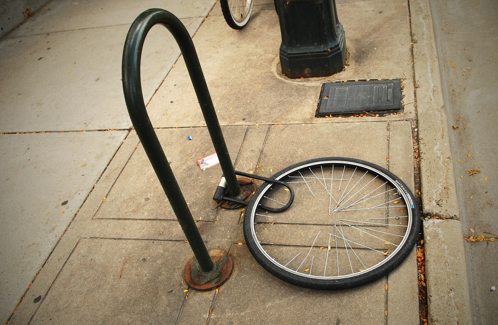 Bien attacher son antivol pour sécuriser l'ensemble du vélo