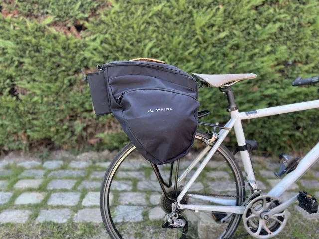 Sacoche porte-bagage avant ou arrière vélo Berthoud 1015 entièrement noire