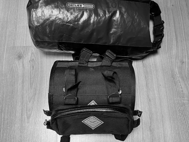 Restrap Bar Bag avec sacoche pouch et dry bag