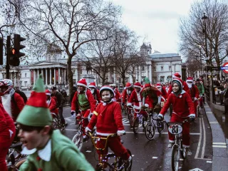 Cyclistes déguisés pour Noël